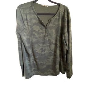 Jane and Delancey Long Sleeve Camouflage Top - XL